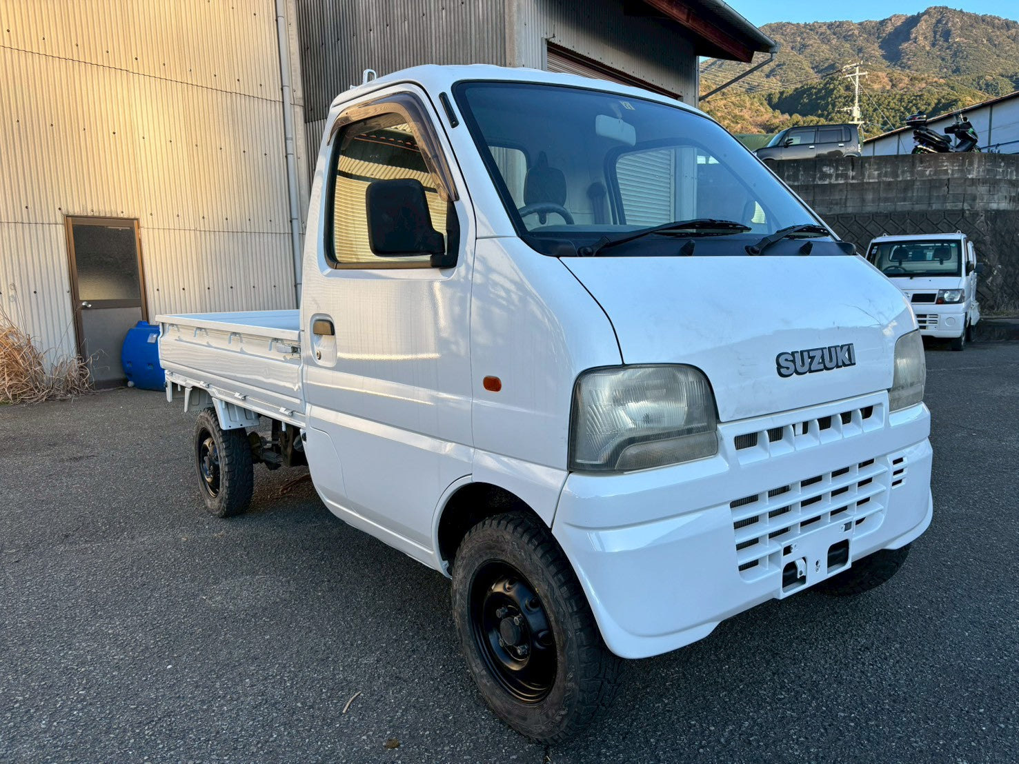 SUZUKI Carry 軽トラック 4WD ホワイト 2000 Suzuki Carry 4WD – Minitrucks.net