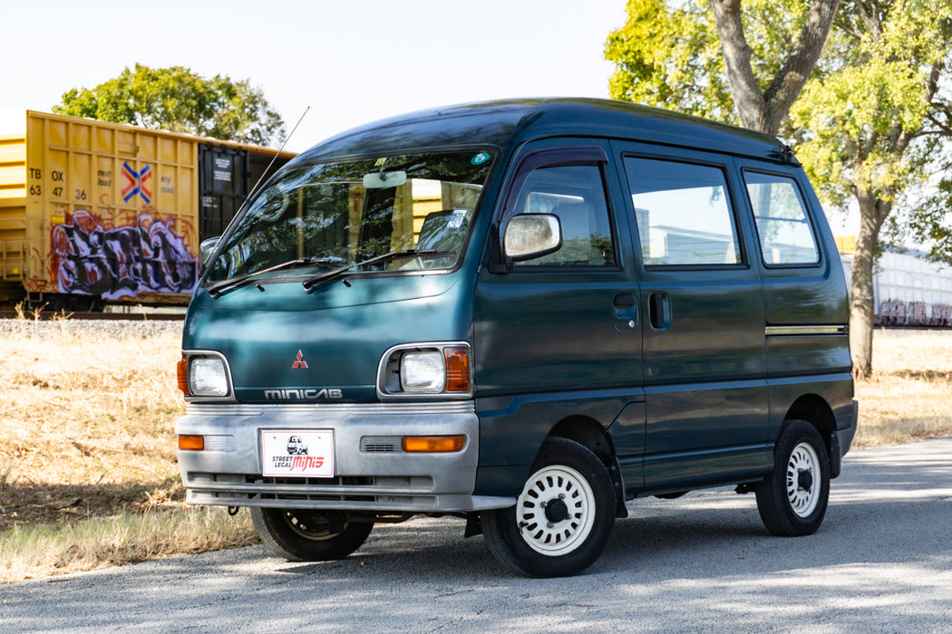 1996 Mitsubishi Minicab Bravo