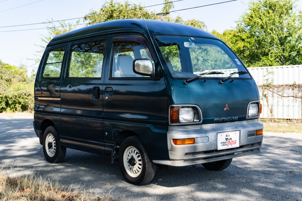 1996 Mitsubishi Minicab Bravo