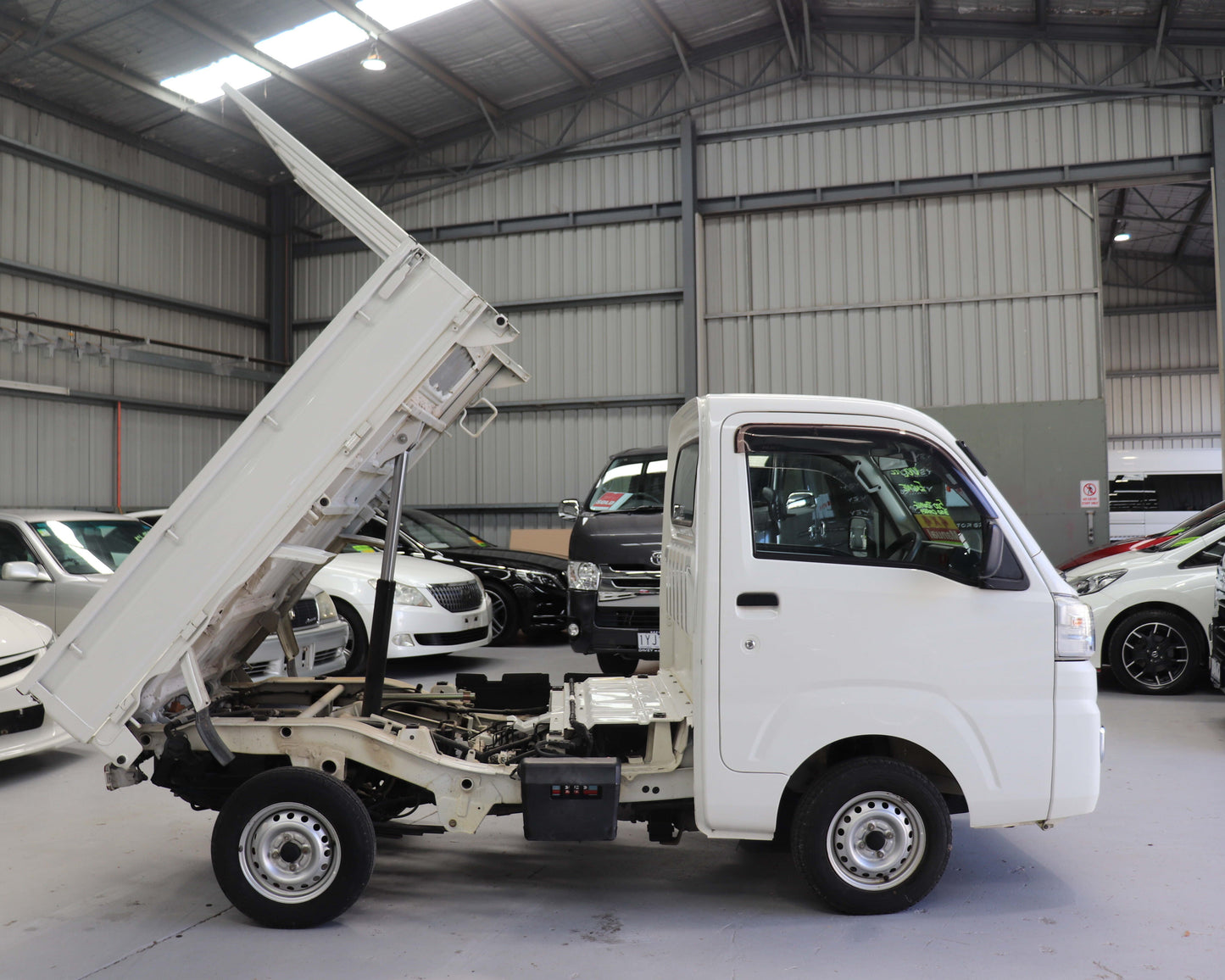 2014 Daihatsu Hijet Low Dump