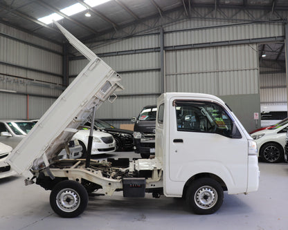 2014 Daihatsu Hijet Low Dump